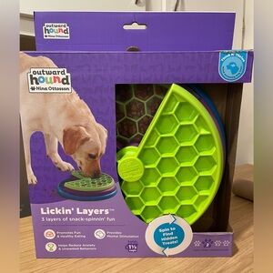 Lickin’Layers Dog Treat Toy~3 Layers of Snack Spinning Fun~New!